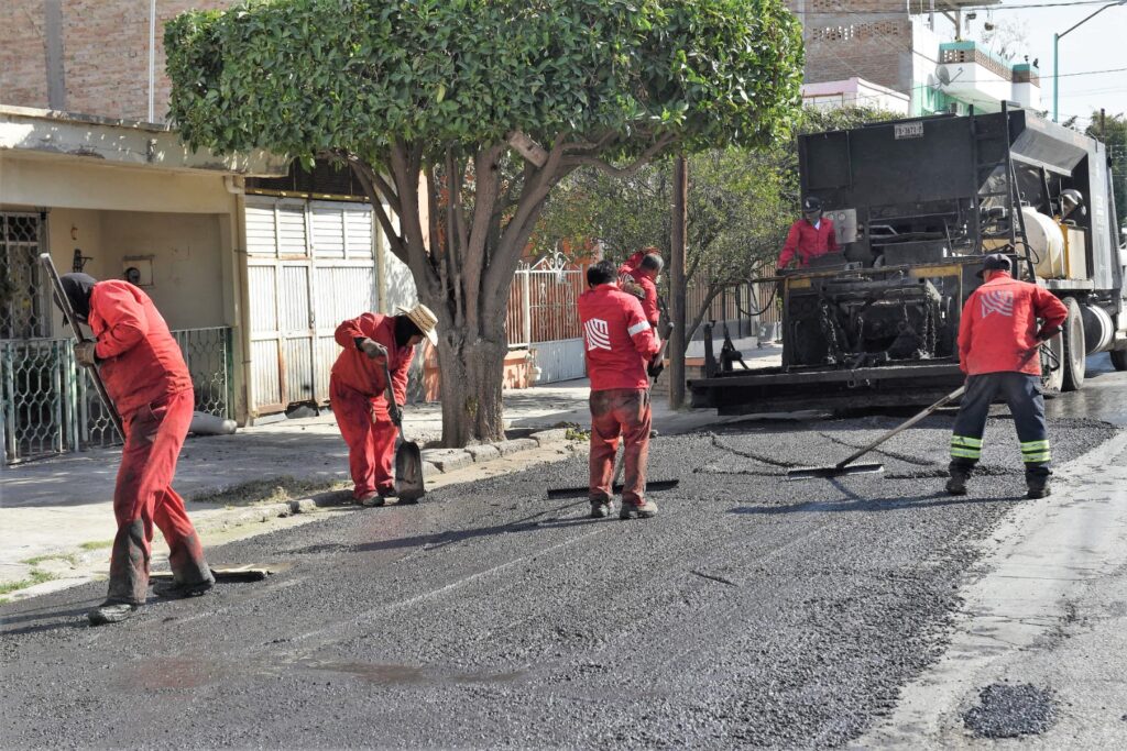 SIMV trabaja en la colocación de micro carpeta asfáltica en vialidades de Torreón
