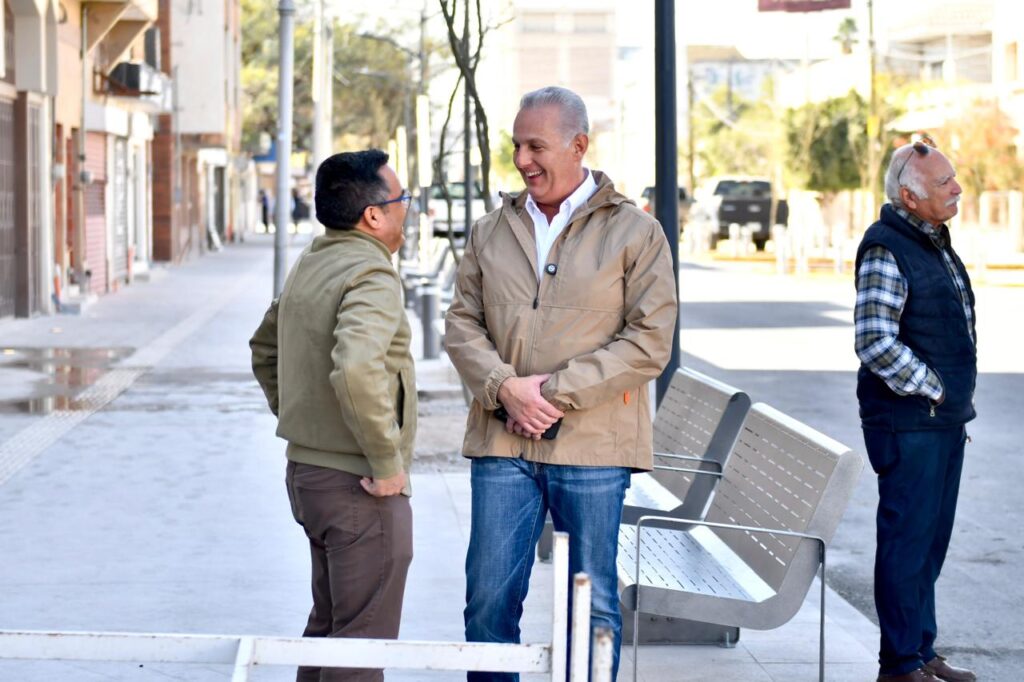 Román Alberto Cepeda González supervisa la obra del Corredor Matamoros