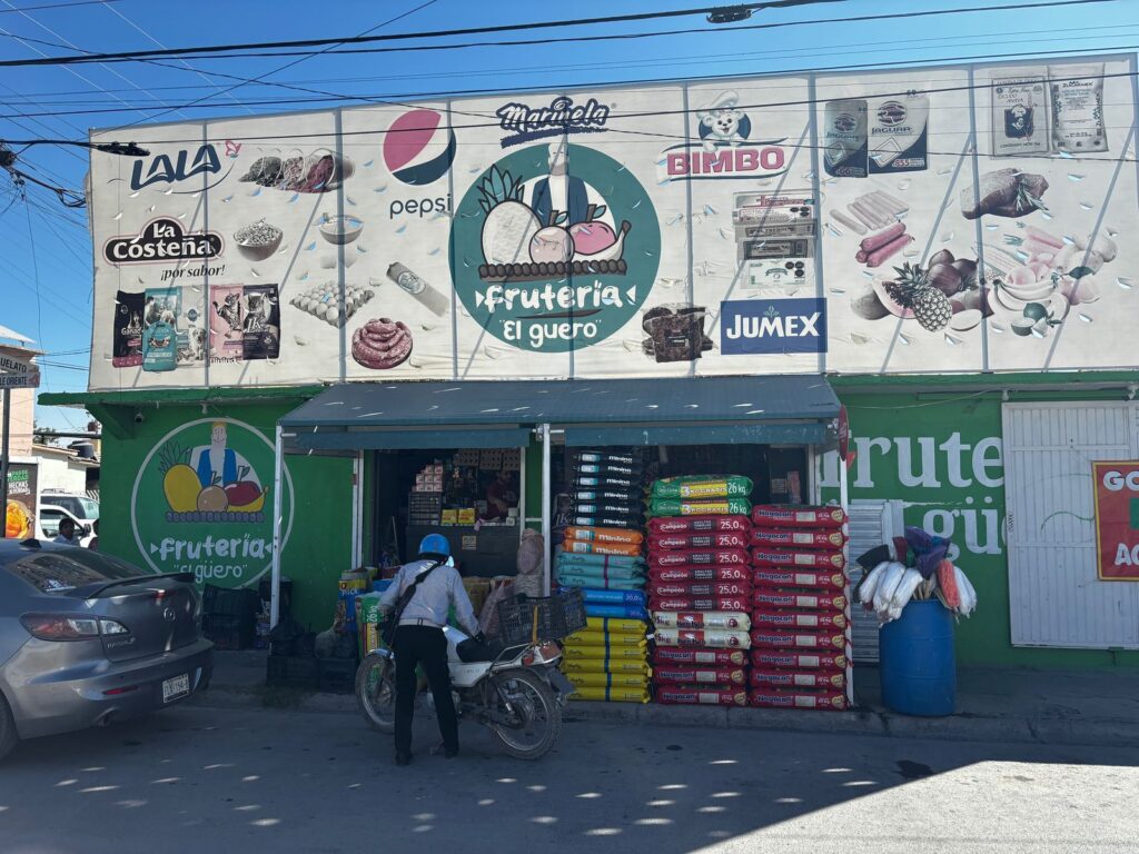 Revisan condiciones de higiene y seguridad estructural en fruterías
