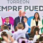Román Alberto Cepeda González entrega cancha cívica y deportiva a la primaria Emiliano Zapata