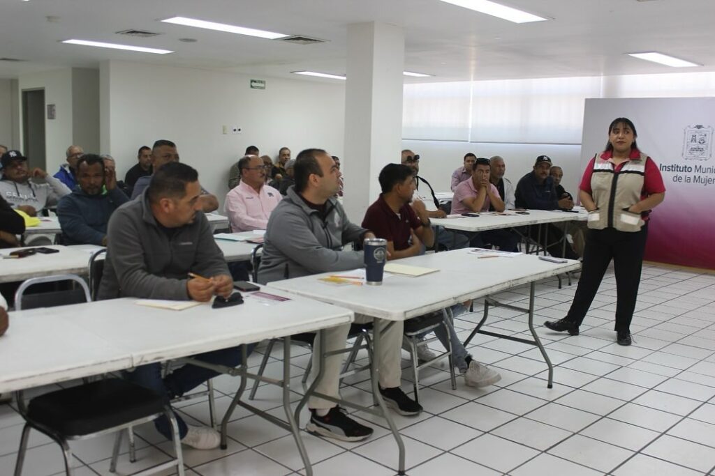 Capacitan a más de 200 transportistas en materia de erradicación de laviolencia contra la mujer