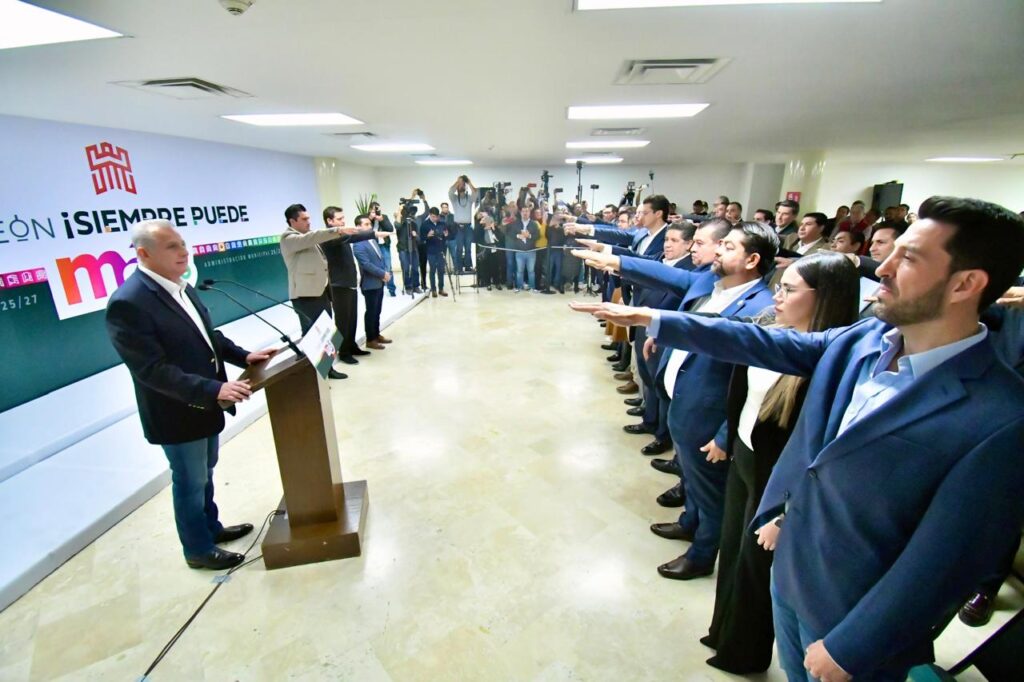 Román Alberto Cepeda González toma protesta a funcionarios públicos de la Administración 2025-2027