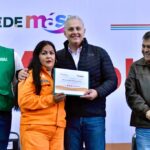 Román Alberto Cepeda González entrega reconocimientos y anuncia aumento salarial a los trabajadores de La Ola