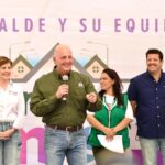 Román Alberto Cepeda González lleva la brigada municipal a la colonia Braulio Fernández Aguirre y anuncia construcción de techumbre