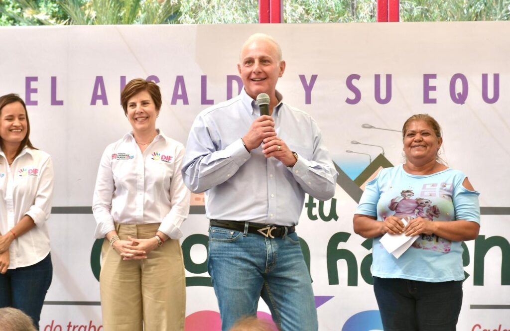 Román Alberto Cepeda González lleva brigada municipal a Las Julietas; anuncia obras de recarpeteo, techumbre y drenaje