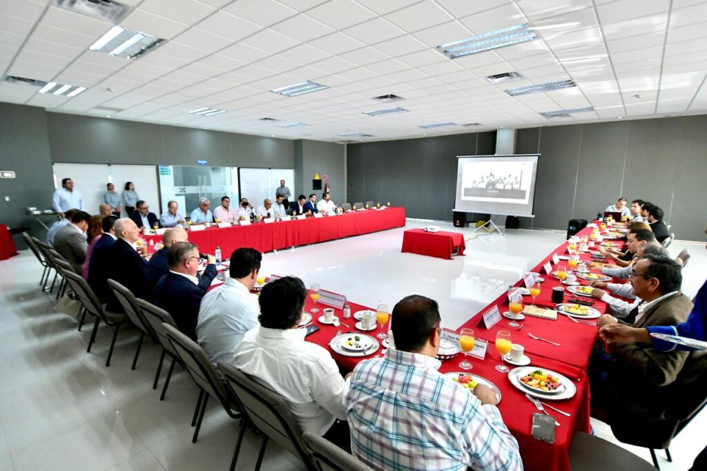 Román Alberto Cepeda González celebra el 10° aniversario del implan