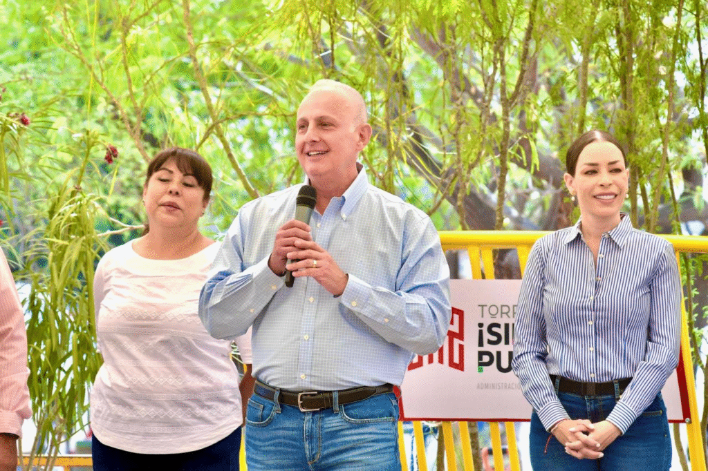 Román Alberto Cepeda González arranca el programa “100 Plazas de 0 a 100” en el Fraccionamiento Ana Torreón, Coahuila.