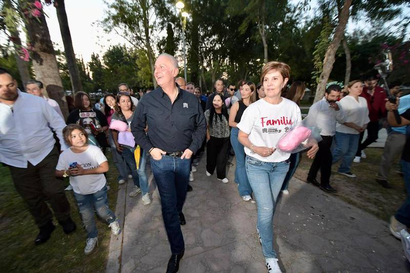 Román Alberto Cepeda González celebra a los niños ante más de 10 mil personas en el Bosque Urbano