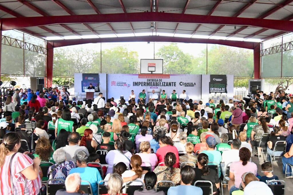 Román Alberto Cepeda González arranca programa de entrega impermeabilizantes en Nueva California