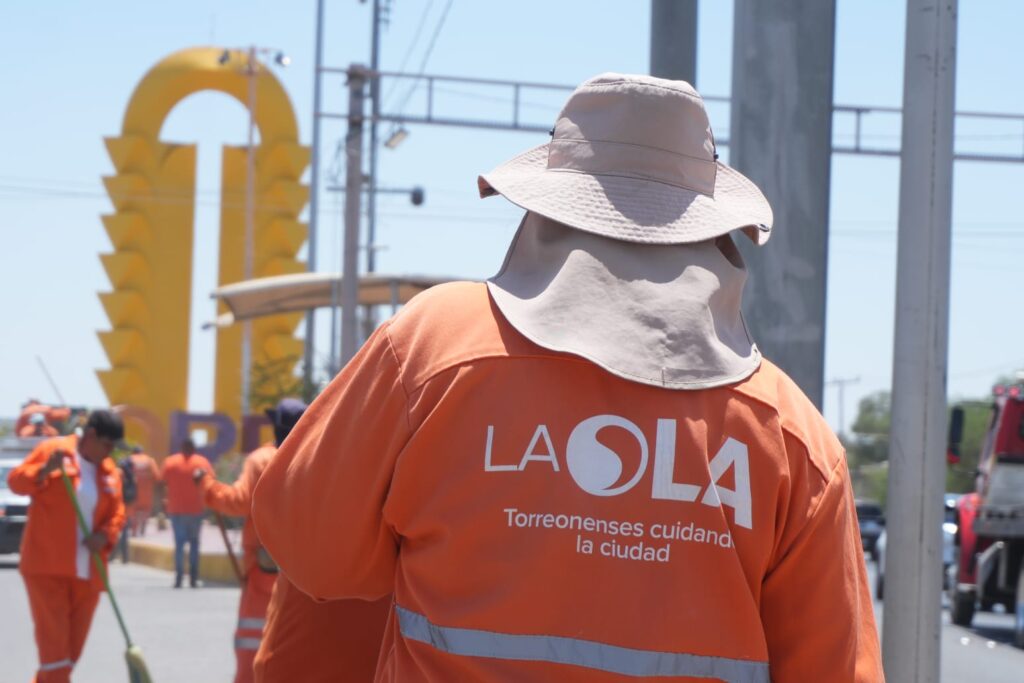 La Ola refuerza la limpieza en las principales vías de acceso a la ciudad