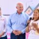 Román Alberto Cepeda González entrega plaza rehabilitada en la colonia Nueva Laguna Norte, durante brigada municipal