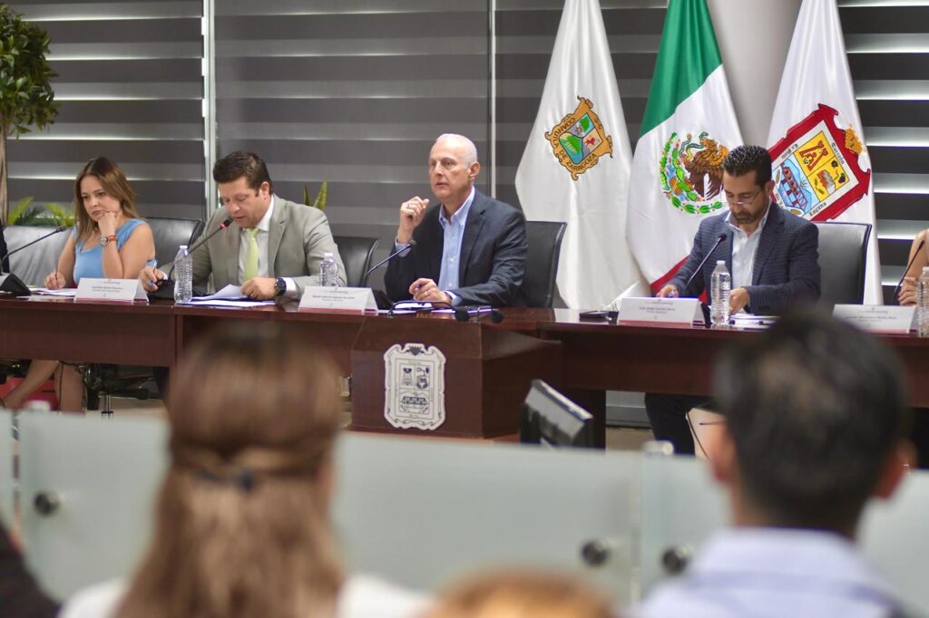 Román Alberto Cepeda González toma protesta a los nuevos encargados dela Secretaría del Ayuntamiento, Tesorería y Contraloría
