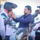 Para reducir riesgos de accidentes, se han entregado 500 cascos a motociclistas
