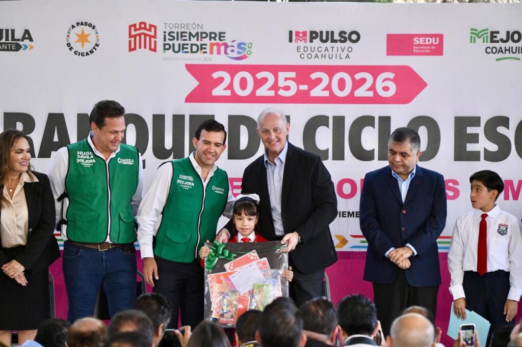 Román Alberto Cepeda González arranca el ciclo escolar 2025-2026, con la entrega de útiles escolares y mochilas