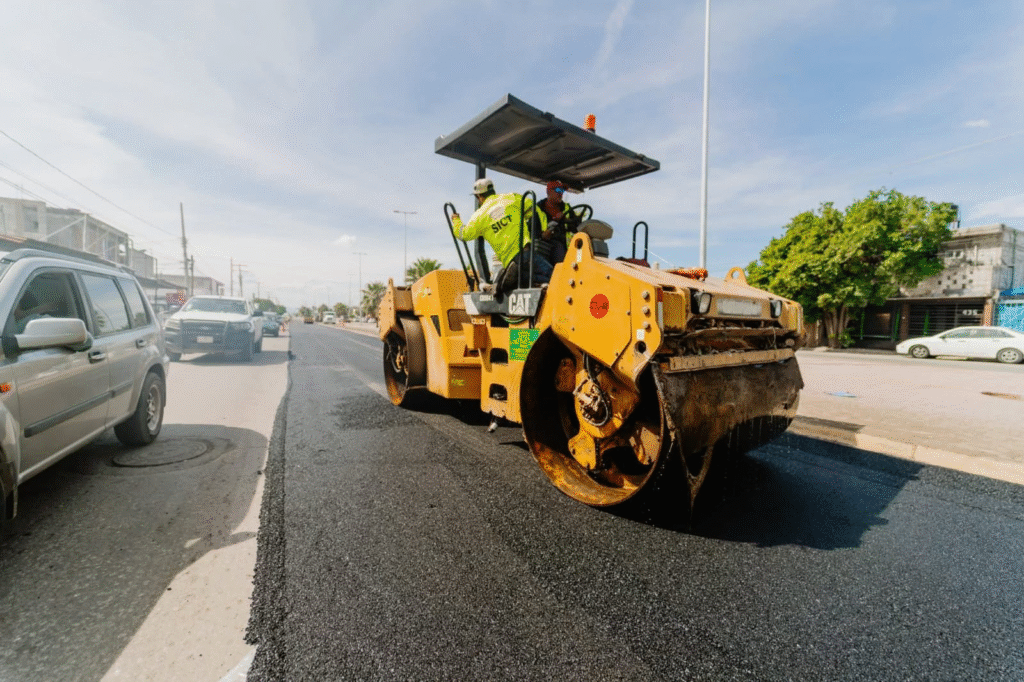 Atienden vialidades de colonias del sur oriente de la ciudad con pavimentación