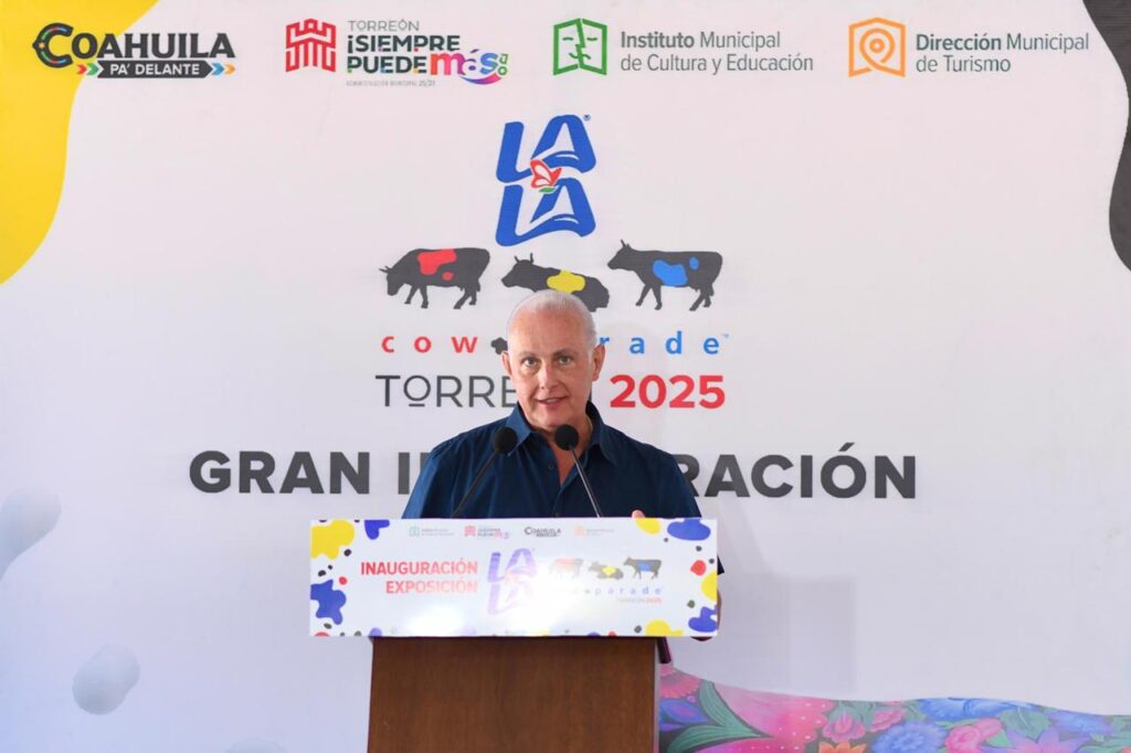 Román Alberto Cepeda González inaugura la edición 2025 del CowParade