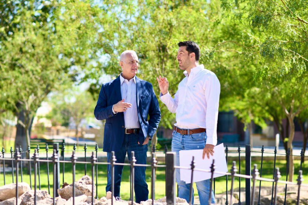 Román Alberto Cepeda González supervisa obras de remodelación y la nueva área de juegos infantiles en la Alameda Zaragoza