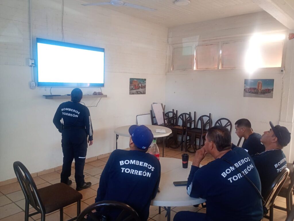 Elementos municipales se capacitan en “Actuación para bomberos en vehículos eléctricos e híbridos”