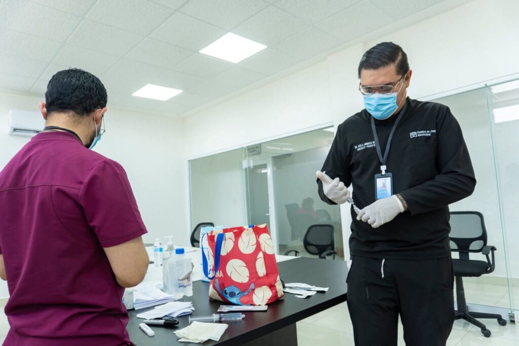 Aplican pruebas antidoping a operadores de taxi como parte del fortalecimiento a la movilidad segura