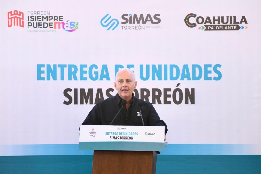 Román Alberto Cepeda González entrega unidades a SIMAS Torreón