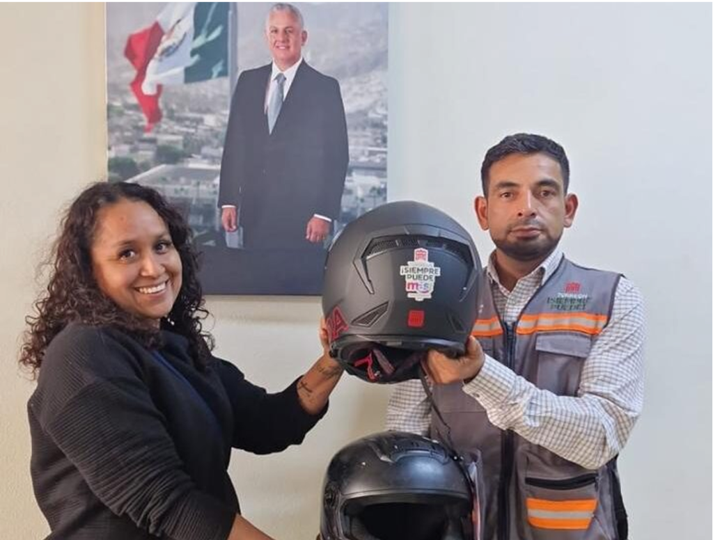 Motociclistas participan en el “Cambiatón”de 200 cascos